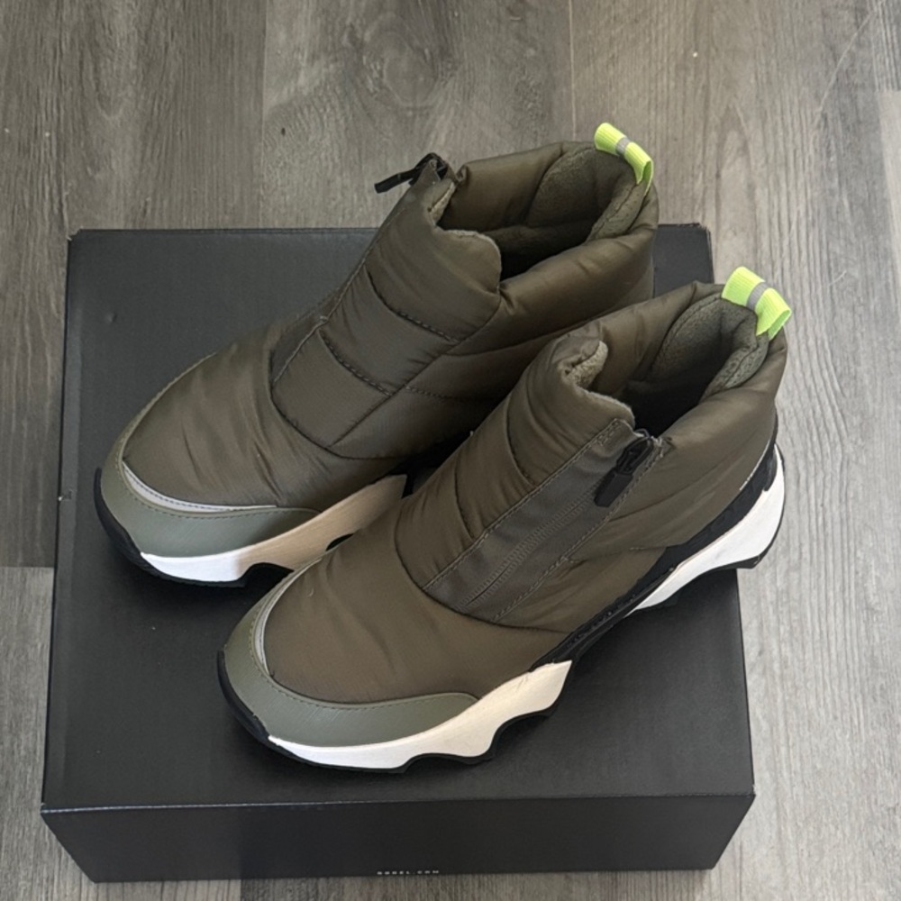Women’s Kinetic Impact Puffy Zip Olive Green High-Top Sneakers Size 6.5